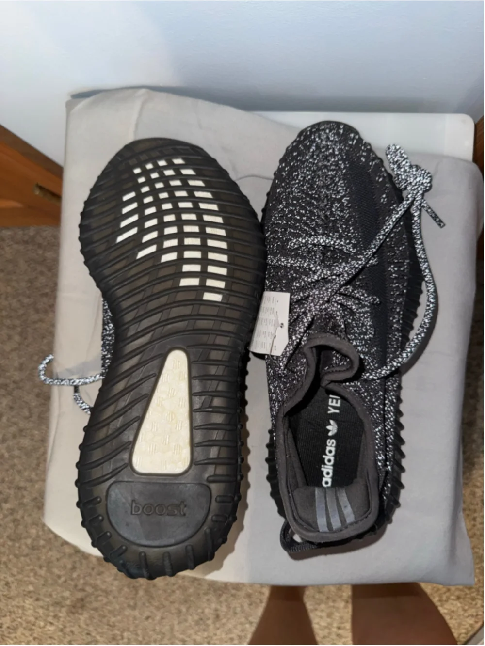 Men's Adidas Yeezy Boost 350 V2 Sneakers Black Size 8.5